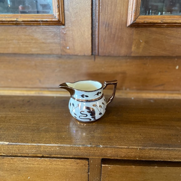 Cumbow Creamer Pitcher - Picture 3 of 3